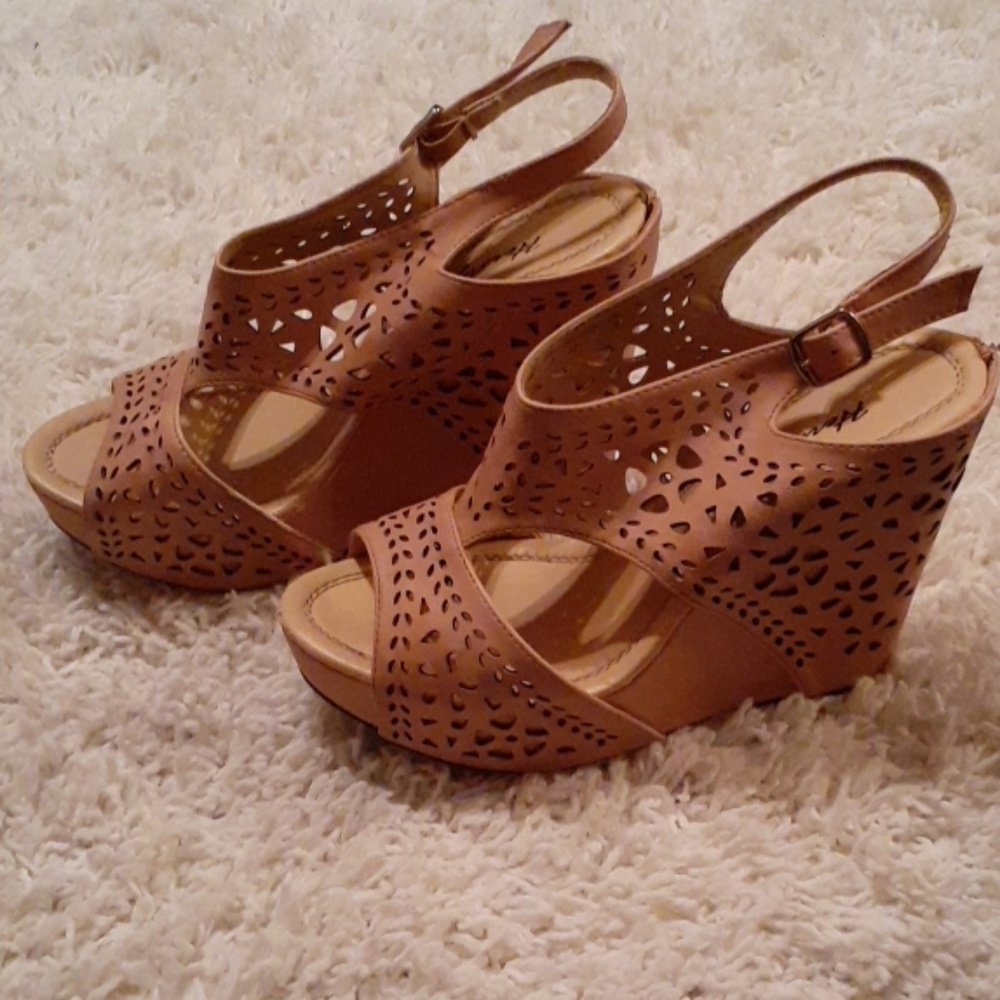 Summer wedges